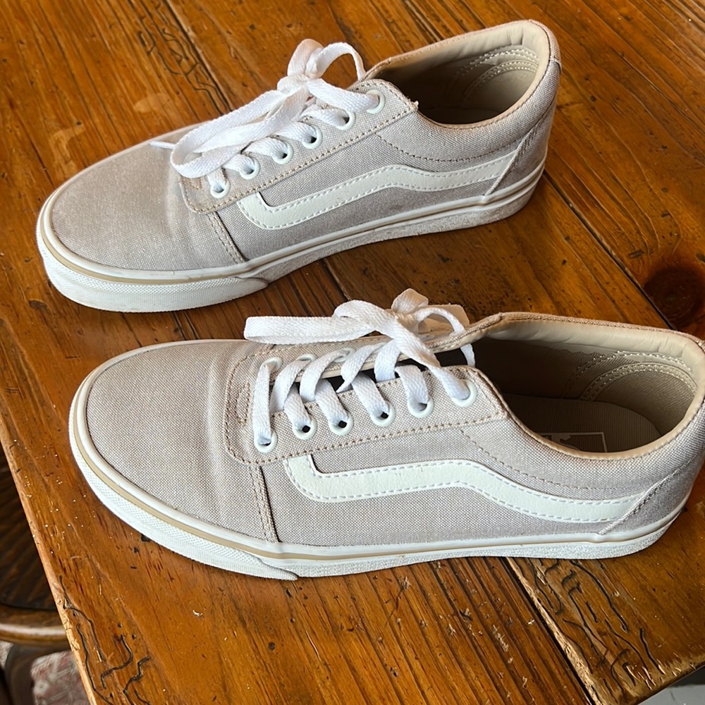 Van’s Lace Up Sneakers